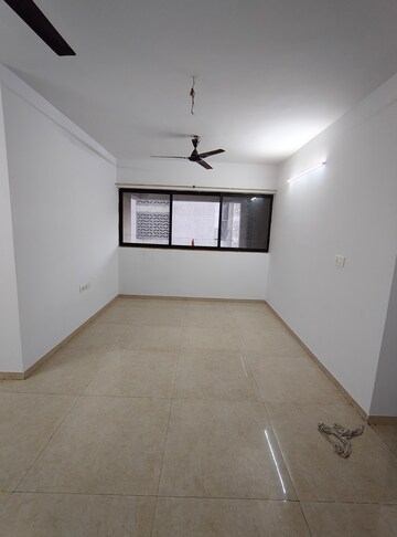 Room in 2.5 BHK Apartment at Lodha Palava Downtown Dombivli East, Dombivli East – for Rent