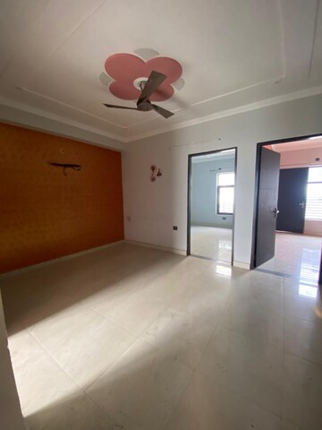 Room in 2 BHK Independent House at Unitech Infospace, Sector 21 – for Rent
