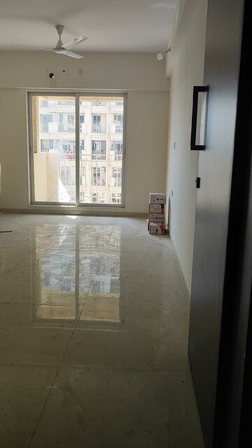 Room in 2 BHK Apartment at Shree Tirupati STG Signature Residency, Ghodbunder Road – for Rent