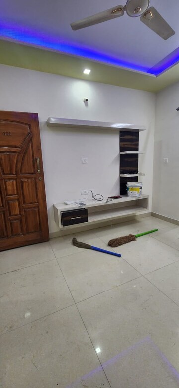 Furnished Amenities in 1 BHK Builder Floor at Venkateshwara Nilaya ITI Layout, Hsr Layout – for Rent