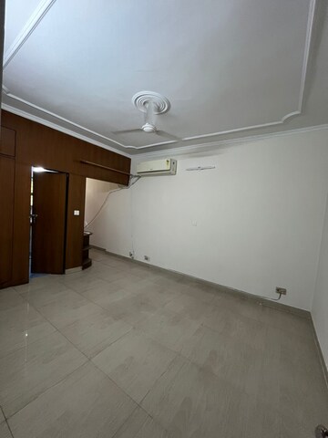 Room in 3 BHK Apartment at Vasant Kunj – for Sale