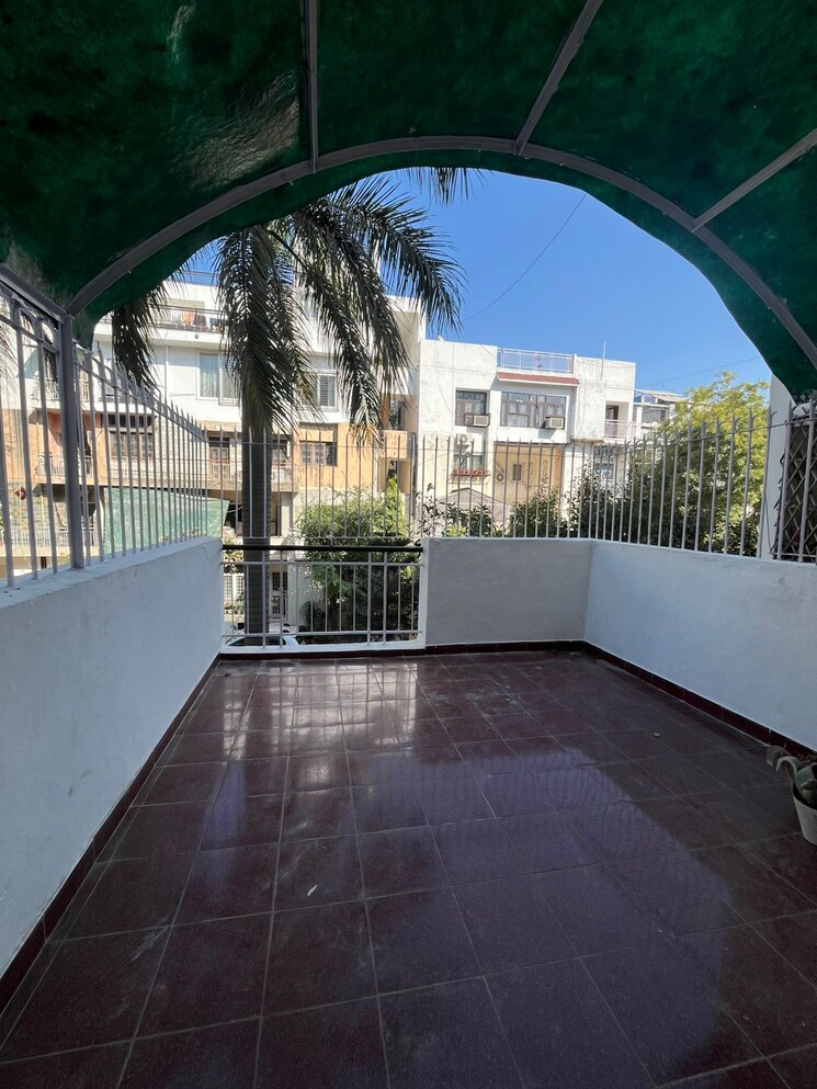 Terrace, vasant kunj 3 Bedroom 1700 Sq.Ft. Apartment In Vasant Kunj Delhi 8033933