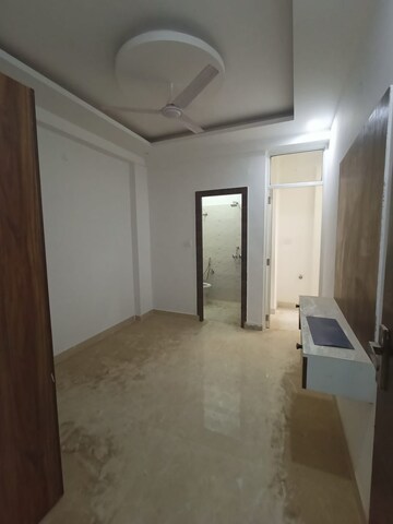 Room in 2 BHK Apartment at Amrapali Centurian Park, Tech Zone 4 Greater Noida – for Sale