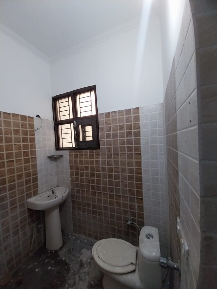Bathroom, dhakoli village 3 Bedroom 1850 Sq.Ft. Builder Floor In Dhakoli Village Zirakpur 8033941