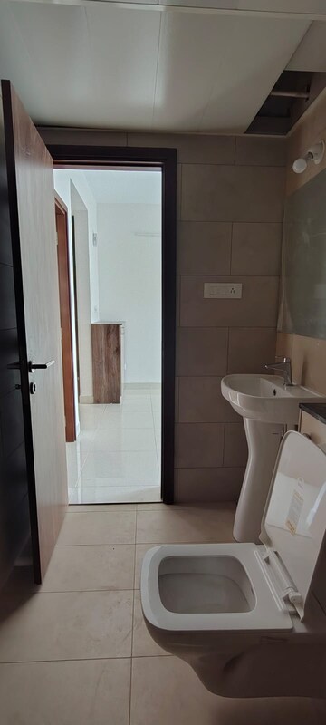Bathroom in 1 BHK Apartment at Prestige Primrose Hills, Banashankari 6th Stage – for Rent