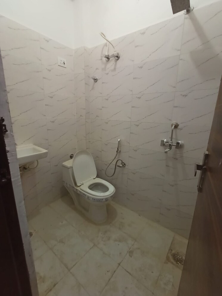 Bathroom, amrapali-centurian-park 3 Bedroom 1400 Sq.Ft. Apartment In Tech Zone 4 Greater Noida Greater Noida 8033950