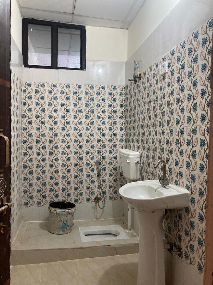 Bathroom, amrapali-centurian-park 3 Bedroom 1400 Sq.Ft. Apartment In Tech Zone 4 Greater Noida Greater Noida 8033950