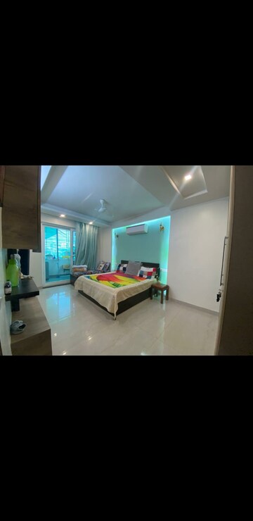 Bathroom in 4 BHK Builder Floor at Ardee City, Sector 52 – for Sale