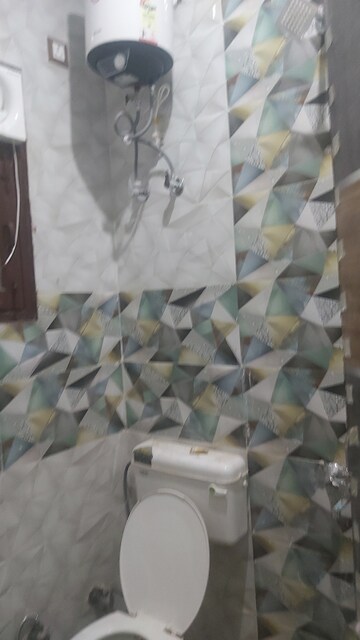 Bathroom in 2.5 BHK Builder Floor at Mayur Vihar – for Rent