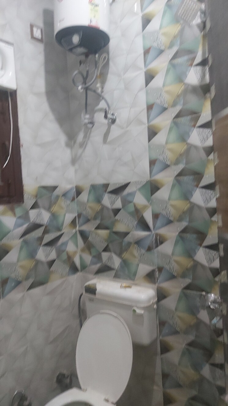 Bathroom, mayur vihar 2.5 Bedroom 650 Sq.Ft. Builder Floor In Mayur Vihar Delhi 8033989