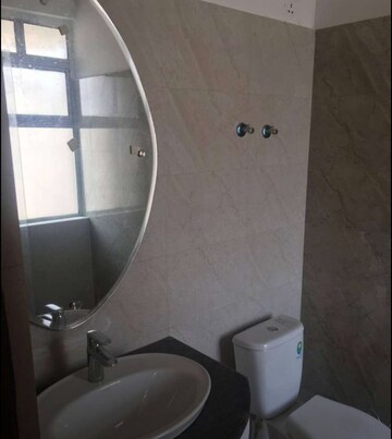 Bathroom in 1 BHK Builder Floor at Sector 32 – for Rent