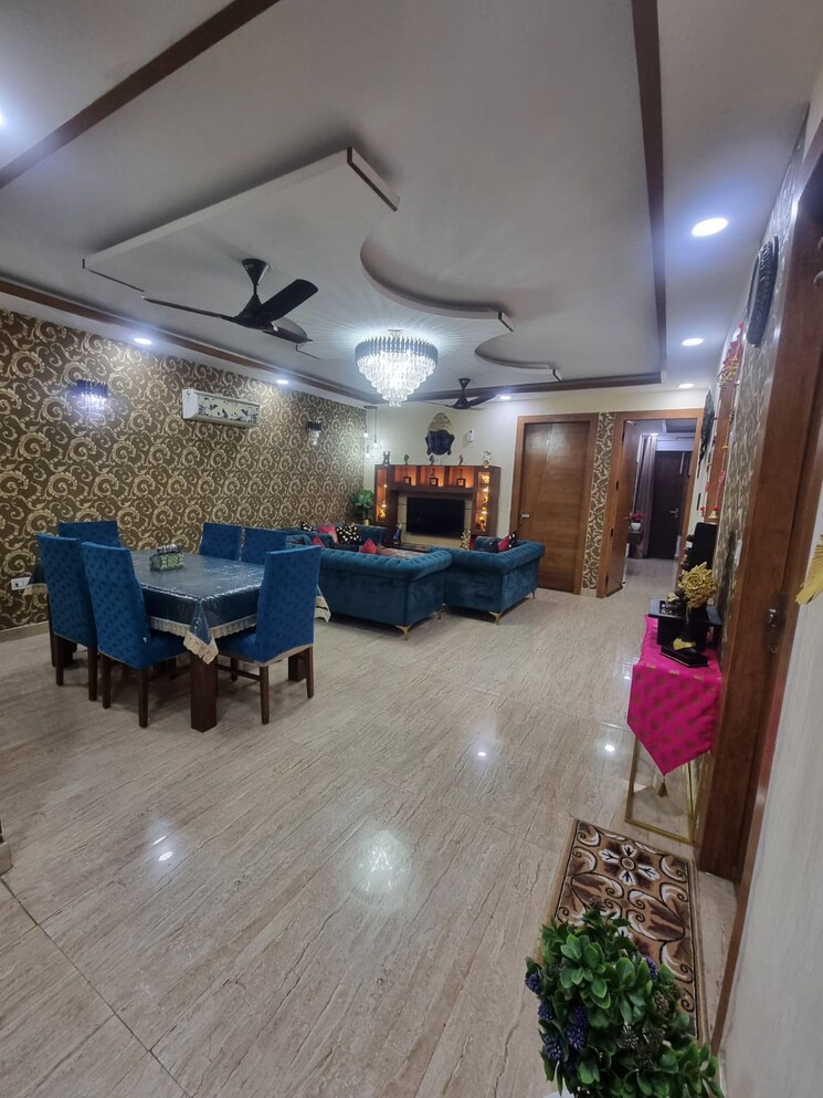  Parking, bptp-park-central 4 Bedroom 350 Sq.Yd. Builder Floor In Sector 85 Faridabad 8034013