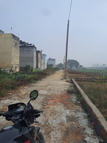 Plot For Resale in Qutub Vihar Delhi  8034037