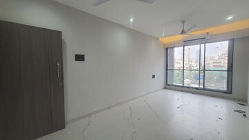 Room in 2 BHK Apartment at Rishabraj Blue Lotus, Khar West – for Sale