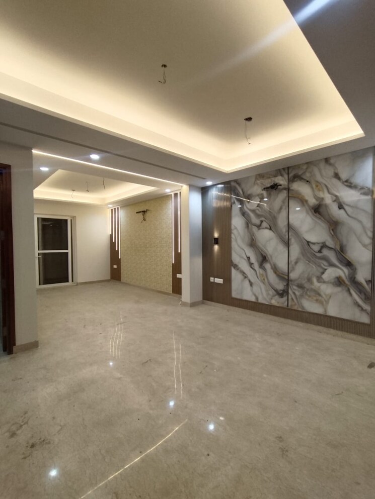 Room, paschim vihar 3.5 Bedroom 100 Sq.Yd. Builder Floor In Paschim Vihar Delhi 8034051