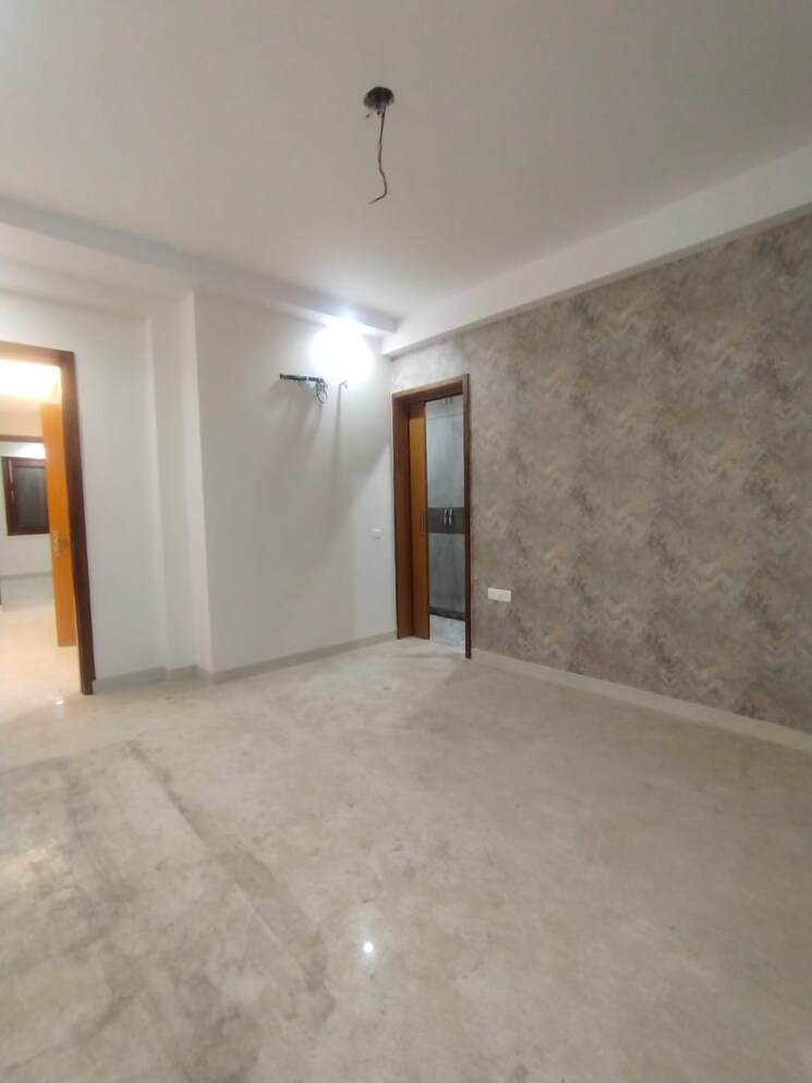 Room, paschim vihar 3.5 Bedroom 100 Sq.Yd. Builder Floor In Paschim Vihar Delhi 8034051