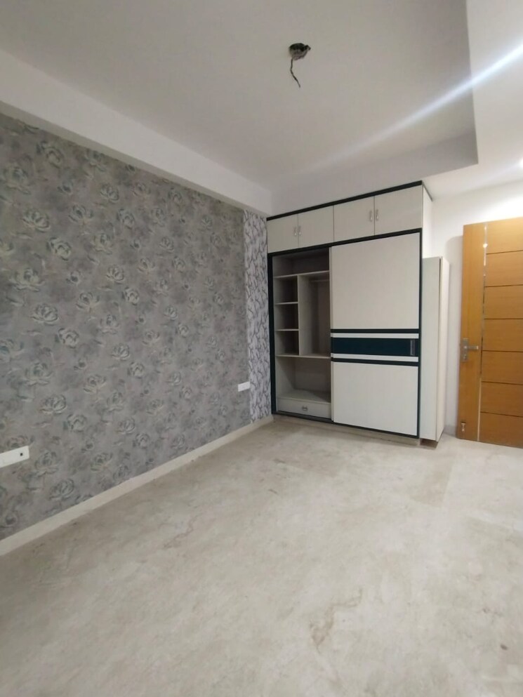 Master Bedroom, paschim vihar 3.5 Bedroom 100 Sq.Yd. Builder Floor In Paschim Vihar Delhi 8034051