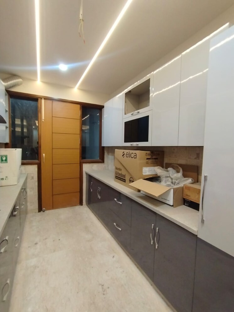Kitchen, paschim vihar 3.5 Bedroom 100 Sq.Yd. Builder Floor In Paschim Vihar Delhi 8034051