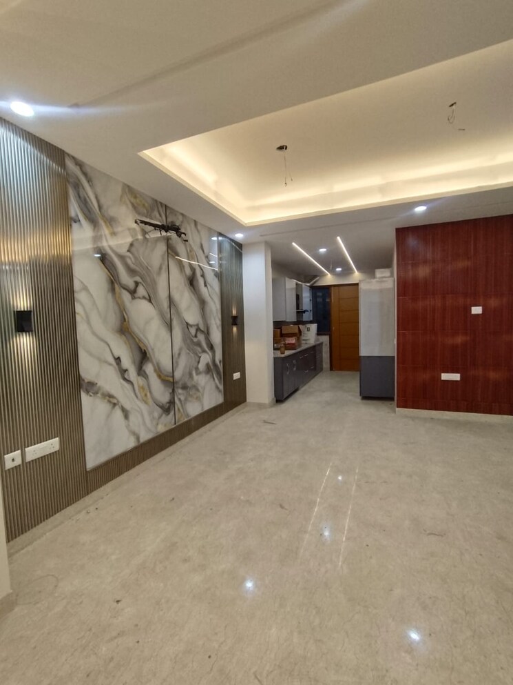 Room, paschim vihar 3.5 Bedroom 100 Sq.Yd. Builder Floor In Paschim Vihar Delhi 8034051