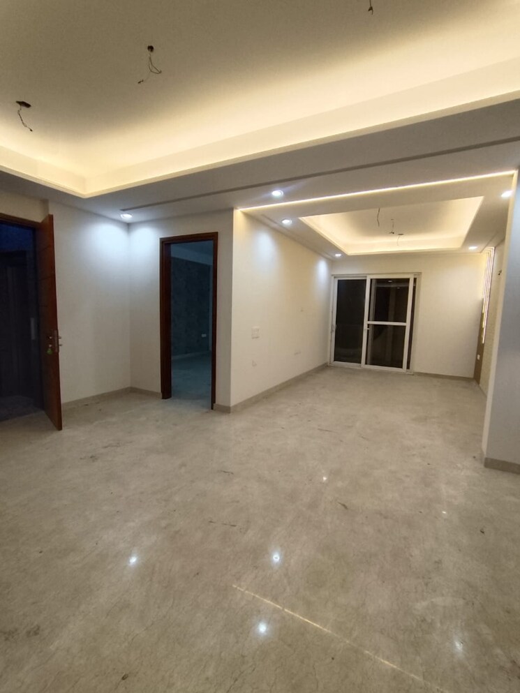 Room, paschim vihar 3.5 Bedroom 100 Sq.Yd. Builder Floor In Paschim Vihar Delhi 8034051