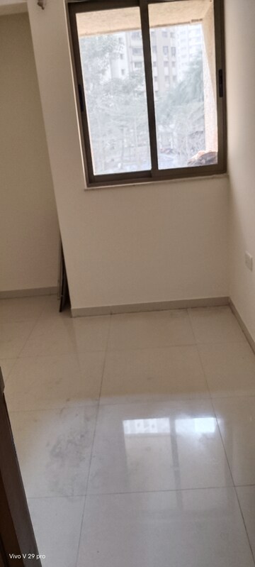 Room in 2.5 BHK Apartment at Lodha Splendora, Ghodbunder Road – for Rent