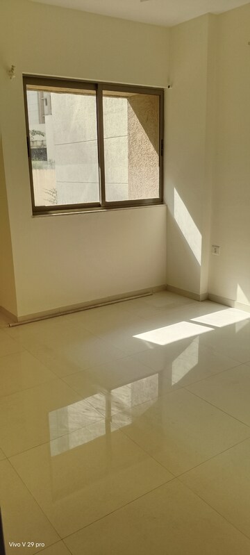 Room in 2.5 BHK Apartment at Lodha Splendora, Ghodbunder Road – for Rent