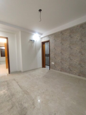 Room in 2 BHK Builder Floor at Paschim Vihar – for Rent