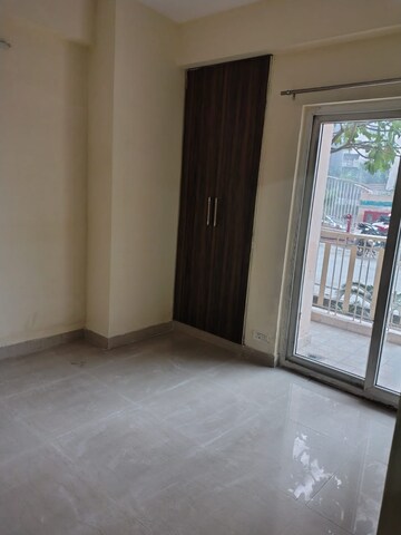 Room in 3 BHK Apartment at Anthem French Apartment, Sector 16b Greater Noida – for Rent