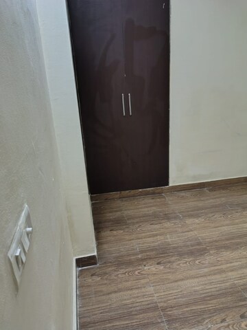 Room in 3 BHK Apartment at Anthem French Apartment, Sector 16b Greater Noida – for Rent