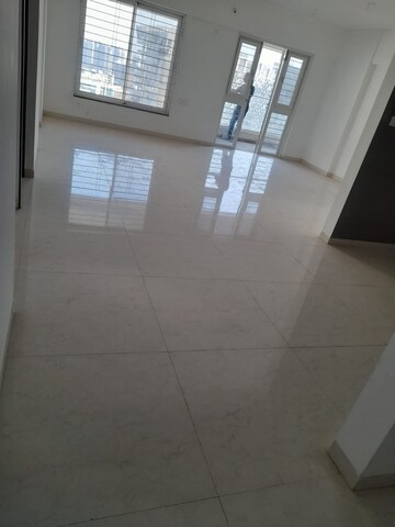 Room in 3 BHK Apartment at Royal Velstand Phase 2, Kharadi – for Rent