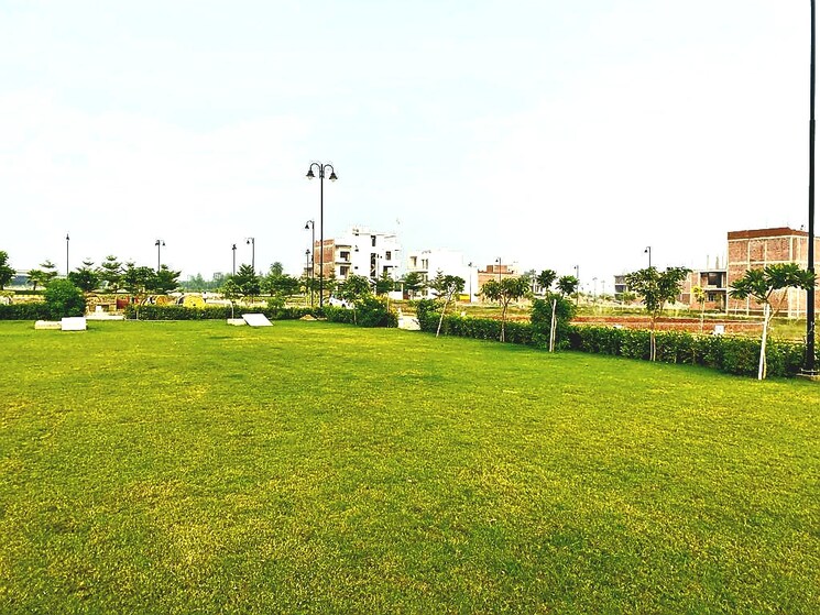 Garden, kailasha-enclave  2490 Sq.Ft. Plot In Sultanpur Road Lucknow 8034165