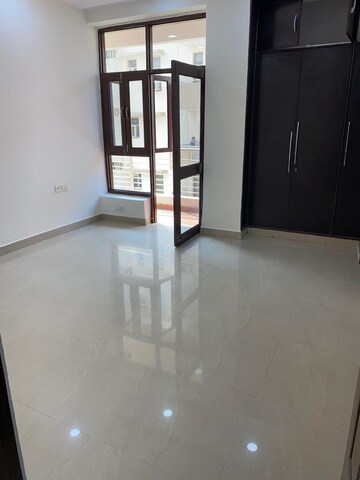 Room in 3.5 BHK Apartment at AEZ Aloha, Sector 57 – for Rent