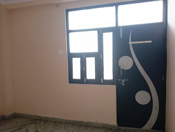 Furnished Amenities in 2 BHK Apartment at Roshanara Road – for Rent