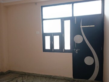 Furnished Amenities in 2 BHK Apartment at Roshanara Road – for Rent