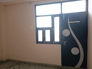 Furnished Amenities in 2 BHK Apartment at Roshanara Road – for Rent