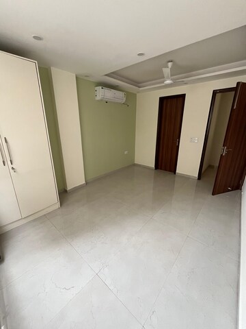 Master Bedroom in 3.5 BHK Apartment at Orchid Island, Sector 51 – for Rent