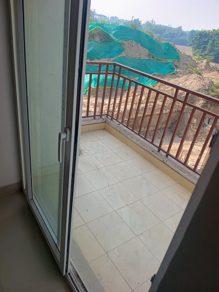 Balcony, earthcon-casa-grande-ii 2.5 Bedroom 1325 Sq.Ft. Apartment In Chi V Greater Noida Greater Noida 8034204