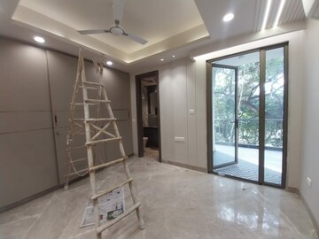 Room in 3 BHK Builder Floor at Sarvapriya Vihar – for Sale