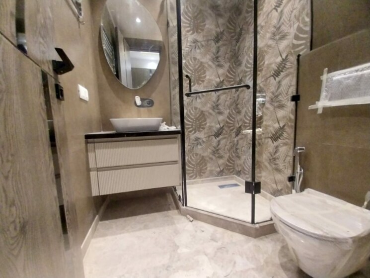 Bathroom, sarvapriya vihar 3 Bedroom 150 Sq.Yd. Builder Floor In Sarvapriya Vihar Delhi 8034213