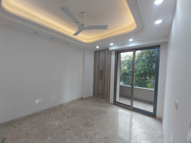 3 BHK + Servant Room Builder Floor For Sale in Sarvapriya Vihar