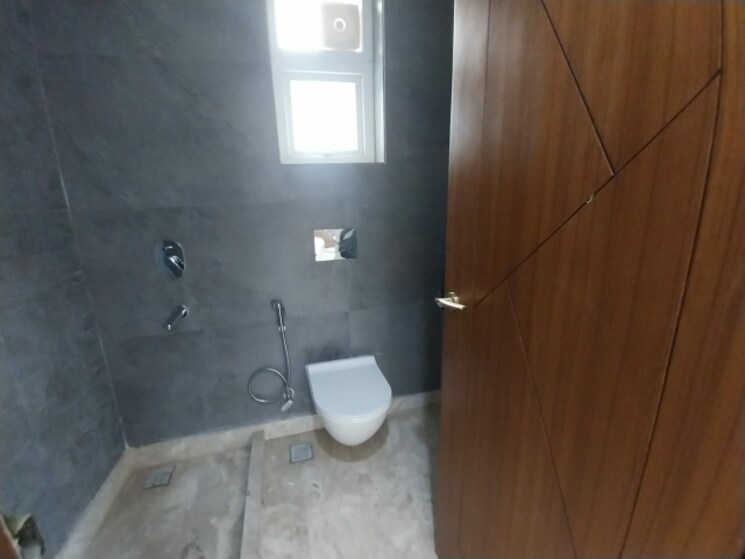 Bathroom, sarvapriya vihar 3 Bedroom 170 Sq.Yd. Builder Floor In Sarvapriya Vihar Delhi 8034228