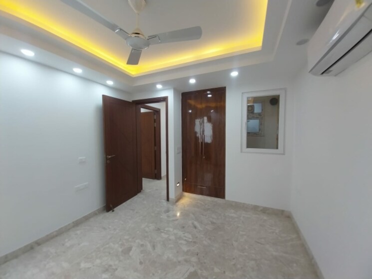 Room, sarvapriya vihar 3 Bedroom 170 Sq.Yd. Builder Floor In Sarvapriya Vihar Delhi 8034228