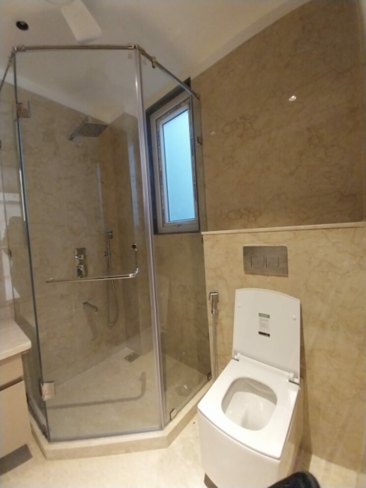 Bathroom, sarvapriya vihar 3 Bedroom 240 Sq.Yd. Builder Floor In Sarvapriya Vihar Delhi 8034234
