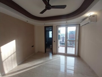 Room in 3 BHK Builder Floor at Sarvapriya Vihar – for Sale