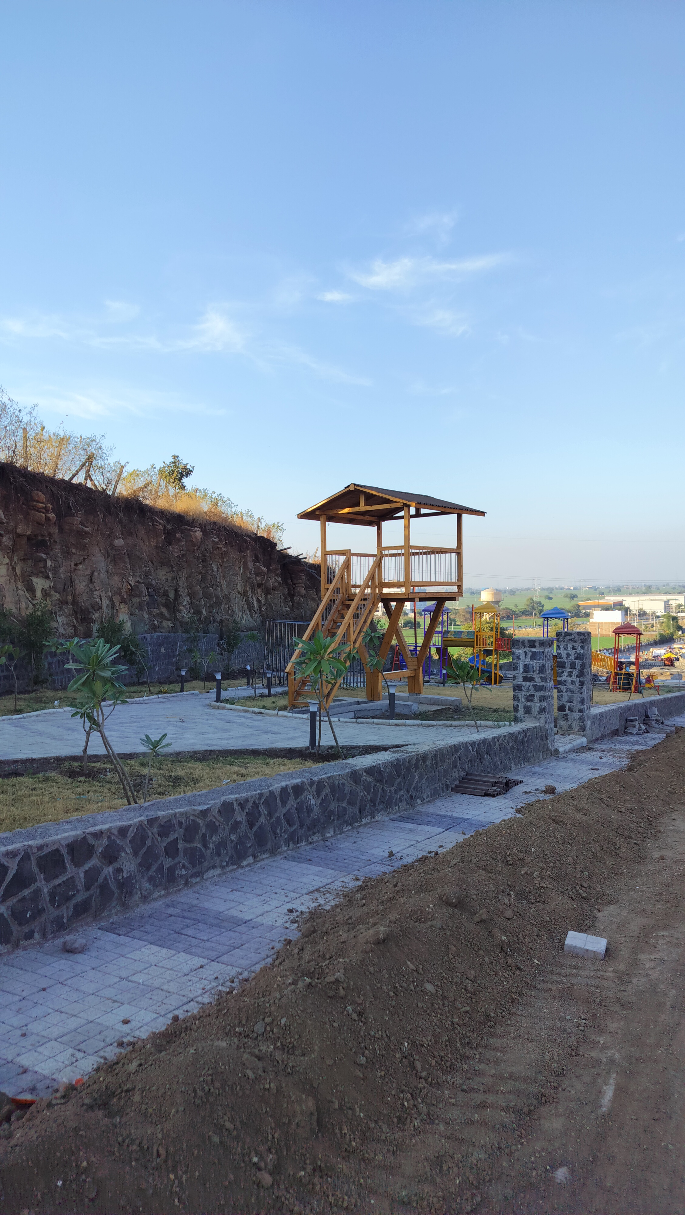 Plot For Sale in Highway Season 600sqft pl