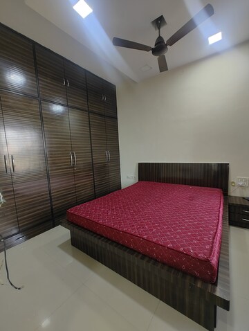 Room in 2 BHK Apartment at Seawoods – for Rent