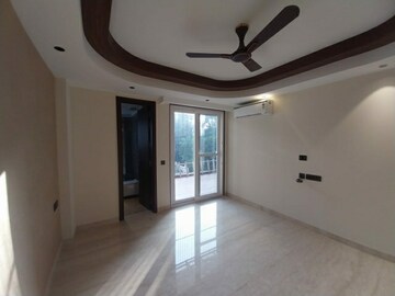 Room in 3 BHK Builder Floor at Sarvapriya Vihar – for Sale