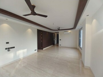 Room in 3 BHK Builder Floor at Sarvapriya Vihar – for Sale