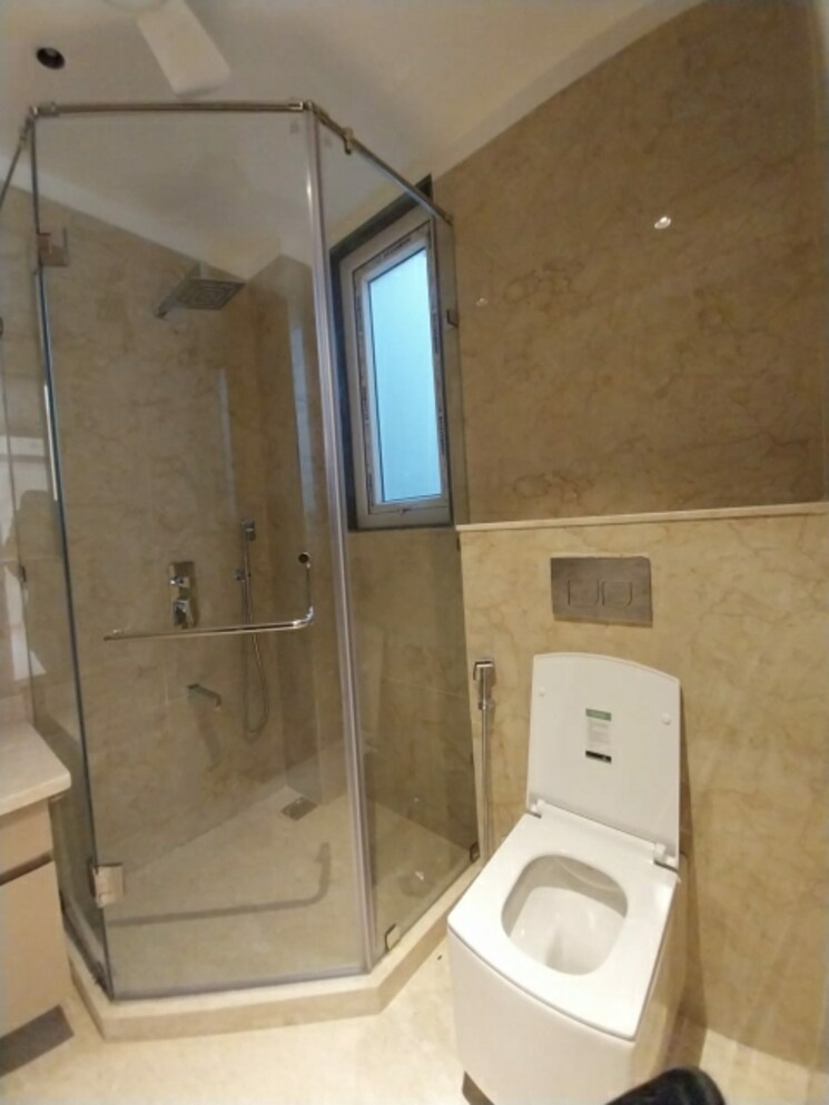 Bathroom, sarvapriya vihar 3 Bedroom 240 Sq.Yd. Builder Floor In Sarvapriya Vihar Delhi 8034264
