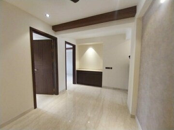 Room in 3 BHK Builder Floor at Sarvapriya Vihar – for Sale